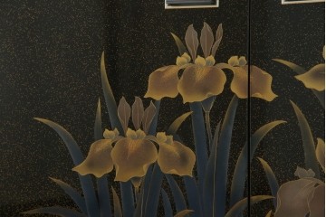 中古　美品　伝統工芸　輪島塗沈金　蒔絵作家　佐藤幸一作　雅やかなデザインが上質な和を高める飾り棚　定価約380万円相当　(R-080056)