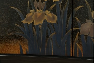 中古　美品　伝統工芸　輪島塗沈金　蒔絵作家　佐藤幸一作　雅やかなデザインが上質な和を高める飾り棚　定価約380万円相当　(R-080056)