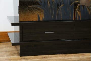 中古　美品　伝統工芸　輪島塗沈金　蒔絵作家　佐藤幸一作　雅やかなデザインが上質な和を高める飾り棚　定価約380万円相当　(R-080056)