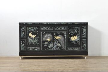 中古　美品!!　高級品　韓国民芸家具　孔雀　鳳凰　花鳥蝶図　豪華絢爛の螺鈿(ラデン)細工が見事なサイドボード(収納棚、戸棚、リビングボード、キャビネット)(定価約150万円)(R-080057)