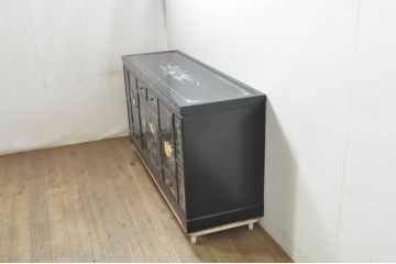 中古　美品!!　高級品　韓国民芸家具　孔雀　鳳凰　花鳥蝶図　豪華絢爛の螺鈿(ラデン)細工が見事なサイドボード(収納棚、戸棚、リビングボード、キャビネット)(定価約150万円)(R-080057)