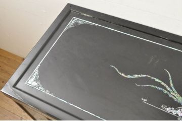 中古　美品!!　高級品　韓国民芸家具　孔雀　鳳凰　花鳥蝶図　豪華絢爛の螺鈿(ラデン)細工が見事なサイドボード(収納棚、戸棚、リビングボード、キャビネット)(定価約150万円)(R-080057)