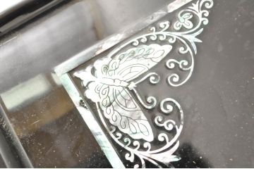 中古　美品!!　高級品　韓国民芸家具　孔雀　鳳凰　花鳥蝶図　豪華絢爛の螺鈿(ラデン)細工が見事なサイドボード(収納棚、戸棚、リビングボード、キャビネット)(定価約150万円)(R-080057)