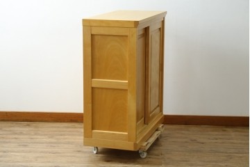 中古　希少カラー　北海道民芸家具　明るい木色がすっきりとした印象の下駄箱　(R-080059)