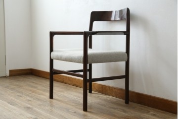 和製ヴィンテージ　希少な廃番品!!　CONDE HOUSE(カンディハウス)　ゴルファーシリーズ　北欧風のおしゃれなデザインが素敵なアームチェア　(R-080063)