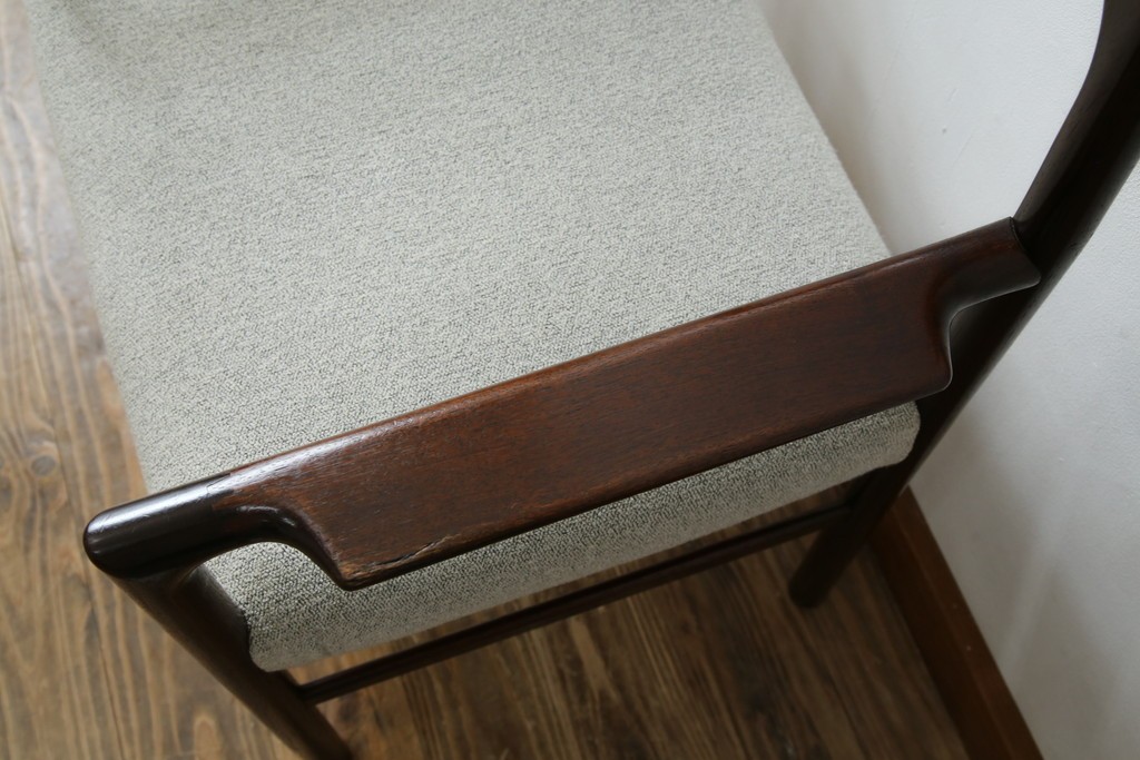 和製ヴィンテージ　希少な廃番品!!　CONDE HOUSE(カンディハウス)　ゴルファーシリーズ　北欧風のおしゃれなデザインが素敵なアームチェア　(R-080063)