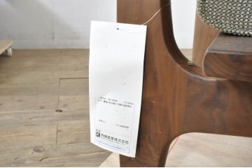 中古　美品　飛騨産業　キツツキ　森のことばシリーズ　ウォルナット材が醸し出す落ち着いた雰囲気が素敵な両肘付き一人掛けソファ2脚セット(1P、アームソファ、アームチェア、イージーチェア、椅子、イス、バラ売り可能)(定価2脚で約48万円)(R-080065)