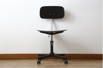 デンマークビンテージ　RABAMI(ラバミ)社　Jorgen Rasmussen(ヨルゲン・ラスムセン)デザイン　Kevi　無駄のないシンプルなデザインがおしゃれなデスクチェア(オフィスチェア、板座チェア、回転チェア、アームレスチェア、ヴィンテージ、北欧)(R-080067)