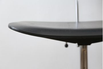 デンマークビンテージ　RABAMI(ラバミ)社　Jorgen Rasmussen(ヨルゲン・ラスムセン)デザイン　Kevi　無駄のないシンプルなデザインがおしゃれなデスクチェア(オフィスチェア、板座チェア、回転チェア、アームレスチェア、ヴィンテージ、北欧)(R-080067)