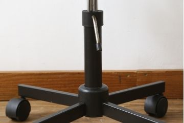 デンマークビンテージ　RABAMI(ラバミ)社　Jorgen Rasmussen(ヨルゲン・ラスムセン)デザイン　Kevi　無駄のないシンプルなデザインがおしゃれなデスクチェア(オフィスチェア、板座チェア、回転チェア、アームレスチェア、ヴィンテージ、北欧)(R-080067)
