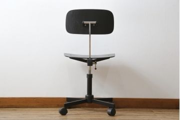 デンマークビンテージ　RABAMI(ラバミ)社　Jorgen Rasmussen(ヨルゲン・ラスムセン)デザイン　Kevi　無駄のないシンプルなデザインがおしゃれなデスクチェア(オフィスチェア、板座チェア、回転チェア、アームレスチェア、ヴィンテージ、北欧)(R-080067)