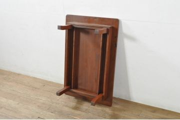 和製アンティーク　美品　総欅(ケヤキ)材　折り畳み式　どこか愛嬌のある脚のデザインが魅力的な角ちゃぶ台(折りたたみテーブル、座卓、ローテーブル、センターテーブル、リビングテーブル)(R-080068)
