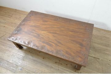 中古　美品!!　軽井沢彫り　水面のような木目と桜の彫りが見事なローテーブル(座卓、センターテーブル、リビングテーブル)(R-080070)