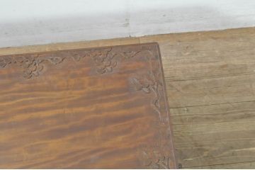 中古　美品!!　軽井沢彫り　水面のような木目と桜の彫りが見事なローテーブル(座卓、センターテーブル、リビングテーブル)(R-080070)