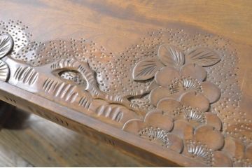 中古　美品!!　軽井沢彫り　水面のような木目と桜の彫りが見事なローテーブル(座卓、センターテーブル、リビングテーブル)(R-080070)