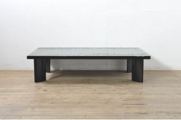中古　希少な廃番品!!　高級品　モリシゲ(MORISHIGE/森繁)　伝統工芸・彫漆(ちょうしつ)の美しい図柄が目を引く黒漆塗りの座卓(ローテーブル、センターテーブル、リビングテーブル)(定価約100万超)(R-080071)