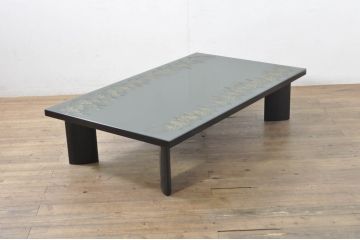 中古　希少な廃番品!!　高級品　モリシゲ(MORISHIGE/森繁)　伝統工芸・彫漆(ちょうしつ)の美しい図柄が目を引く黒漆塗りの座卓(ローテーブル、センターテーブル、リビングテーブル)(定価約100万超)(R-080071)