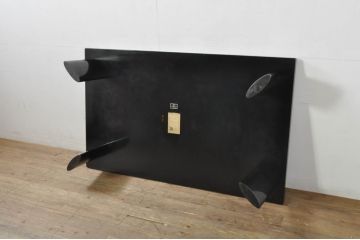 中古　希少な廃番品!!　高級品　モリシゲ(MORISHIGE/森繁)　伝統工芸・彫漆(ちょうしつ)の美しい図柄が目を引く黒漆塗りの座卓(ローテーブル、センターテーブル、リビングテーブル)(定価約100万超)(R-080071)
