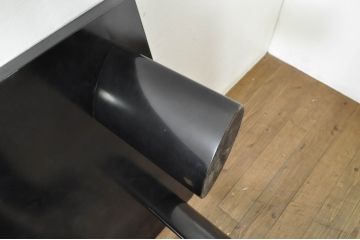 中古　希少な廃番品!!　高級品　モリシゲ(MORISHIGE/森繁)　伝統工芸・彫漆(ちょうしつ)の美しい図柄が目を引く黒漆塗りの座卓(ローテーブル、センターテーブル、リビングテーブル)(定価約100万超)(R-080071)