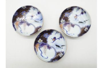 戦前　深川製磁　オールド深川　有田焼　染付　色絵　金彩　鯉　約10cm　3.3寸　艶やかな色付が美しい小皿3枚セット(魚、紅葉、桐、藤の花、桜、豆皿、和皿、和食器、三寸三分)(R-080078)