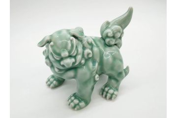 戦前　深川製磁　オールド深川　有田焼　青磁　獅子　高さ 約15cm　威風堂々とした置物(ライオン、オブジェ、置き物、インテリア、ディスプレイ、陶器、裏印)(R-080081)