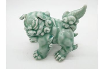 戦前　深川製磁　オールド深川　有田焼　青磁　獅子　高さ 約15cm　威風堂々とした置物(ライオン、オブジェ、置き物、インテリア、ディスプレイ、陶器、裏印)(R-080081)