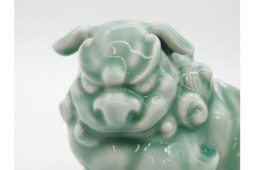 戦前　深川製磁　オールド深川　有田焼　青磁　獅子　高さ 約15cm　威風堂々とした置物(ライオン、オブジェ、置き物、インテリア、ディスプレイ、陶器、裏印)(R-080081)