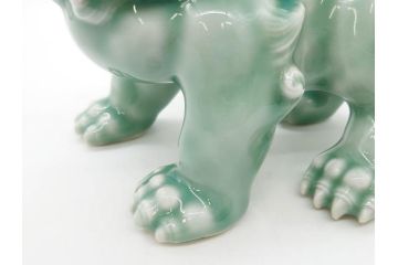 戦前　深川製磁　オールド深川　有田焼　青磁　獅子　高さ 約15cm　威風堂々とした置物(ライオン、オブジェ、置き物、インテリア、ディスプレイ、陶器、裏印)(R-080081)