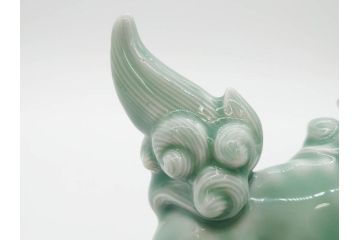 戦前　深川製磁　オールド深川　有田焼　青磁　獅子　高さ 約15cm　威風堂々とした置物(ライオン、オブジェ、置き物、インテリア、ディスプレイ、陶器、裏印)(R-080081)
