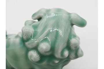 戦前　深川製磁　オールド深川　有田焼　青磁　獅子　高さ 約15cm　威風堂々とした置物(ライオン、オブジェ、置き物、インテリア、ディスプレイ、陶器、裏印)(R-080081)