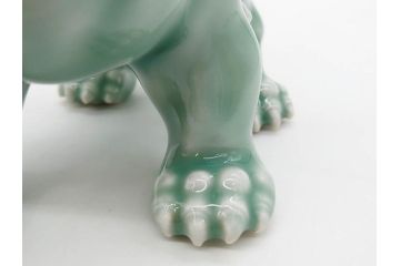 戦前　深川製磁　オールド深川　有田焼　青磁　獅子　高さ 約15cm　威風堂々とした置物(ライオン、オブジェ、置き物、インテリア、ディスプレイ、陶器、裏印)(R-080081)