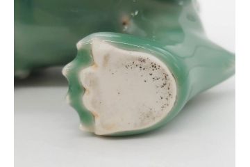 戦前　深川製磁　オールド深川　有田焼　青磁　獅子　高さ 約15cm　威風堂々とした置物(ライオン、オブジェ、置き物、インテリア、ディスプレイ、陶器、裏印)(R-080081)