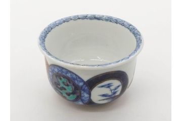 江戸期　太明成化年製　古伊万里　染付　色絵　窓絵　龍　松　約10cm　3.3寸　緻密な絵柄に匠の技が光る茶碗2客セット(竜、植物、花唐草文、渦巻文、茶器、煎茶、裏印、和食器、三寸三分)(R-080082)