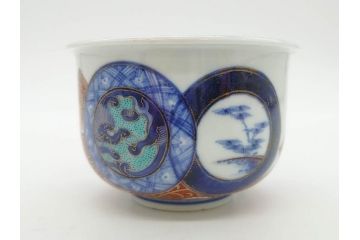 江戸期　太明成化年製　古伊万里　染付　色絵　窓絵　龍　松　約10cm　3.3寸　緻密な絵柄に匠の技が光る茶碗2客セット(竜、植物、花唐草文、渦巻文、茶器、煎茶、裏印、和食器、三寸三分)(R-080082)