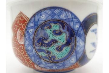 江戸期　太明成化年製　古伊万里　染付　色絵　窓絵　龍　松　約10cm　3.3寸　緻密な絵柄に匠の技が光る茶碗2客セット(竜、植物、花唐草文、渦巻文、茶器、煎茶、裏印、和食器、三寸三分)(R-080082)
