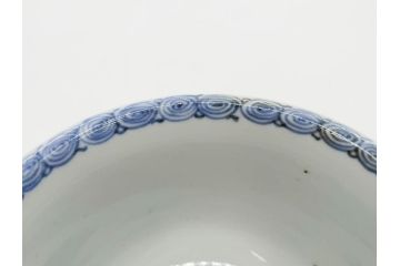 江戸期　太明成化年製　古伊万里　染付　色絵　窓絵　龍　松　約10cm　3.3寸　緻密な絵柄に匠の技が光る茶碗2客セット(竜、植物、花唐草文、渦巻文、茶器、煎茶、裏印、和食器、三寸三分)(R-080082)
