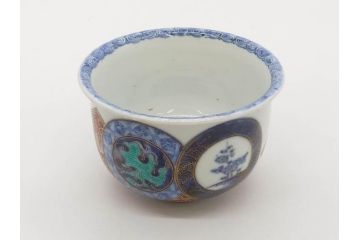 江戸期　太明成化年製　古伊万里　染付　色絵　窓絵　龍　松　約10cm　3.3寸　緻密な絵柄に匠の技が光る茶碗2客セット(竜、植物、花唐草文、渦巻文、茶器、煎茶、裏印、和食器、三寸三分)(R-080082)