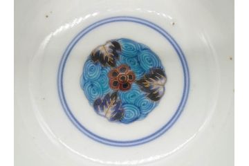 江戸期　太明成化年製　古伊万里　染付　色絵　窓絵　龍　松　約10cm　3.3寸　緻密な絵柄に匠の技が光る茶碗2客セット(竜、植物、花唐草文、渦巻文、茶器、煎茶、裏印、和食器、三寸三分)(R-080082)