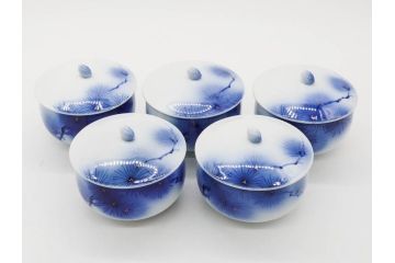 戦前　オールド香蘭社　有田焼　染付　松　気品を感じる湯呑み5客セット(松の実、松ぼっくり、湯のみ、茶器、煎茶、蓋物、蓋付き、金彩、裏印、共箱付き)(R-080084)