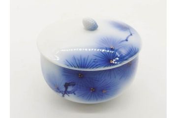 戦前　オールド香蘭社　有田焼　染付　松　気品を感じる湯呑み5客セット(松の実、松ぼっくり、湯のみ、茶器、煎茶、蓋物、蓋付き、金彩、裏印、共箱付き)(R-080084)
