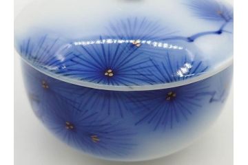 戦前　オールド香蘭社　有田焼　染付　松　気品を感じる湯呑み5客セット(松の実、松ぼっくり、湯のみ、茶器、煎茶、蓋物、蓋付き、金彩、裏印、共箱付き)(R-080084)