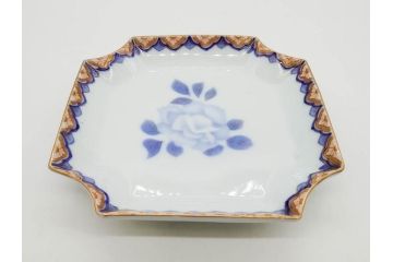 戦前　深川製磁　有田焼　染付　金彩　バラ　約16cm　5.2寸　縁のデザインが優美な変形皿5枚セット(薔薇、ローズ、花、中皿、なます皿、和皿、和食器、裏印、共箱付き、五寸二分)(R-080085)