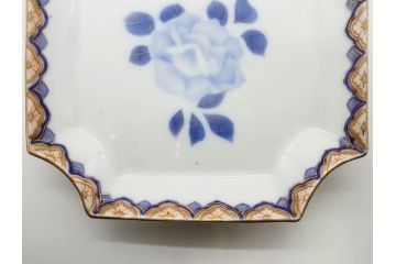 戦前　深川製磁　有田焼　染付　金彩　バラ　約16cm　5.2寸　縁のデザインが優美な変形皿5枚セット(薔薇、ローズ、花、中皿、なます皿、和皿、和食器、裏印、共箱付き、五寸二分)(R-080085)