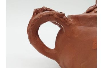 室井勝三　田島万古焼　蛙　サイコロ　土の素朴な優しさと力強さを併せ持つ急須(木の実、植物、手捻り、手びねり、浮刻、萬古焼、勝三窯、和食器、水注、茶道具、煎茶、茶器、水指、水差、共箱付き)(R-080088)