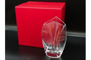 フランス　Baccarat　バカラ　RRigot(リゴット)　高さ 約27cm　エレガントな曲線美が美しいフラワーベース(花器、花生け、花瓶、花入れ、フルレッドクリスタルガラス、共箱付き)(R-080090)