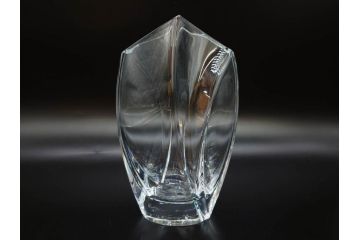 フランス　Baccarat　バカラ　RRigot(リゴット)　高さ 約27cm　エレガントな曲線美が美しいフラワーベース(花器、花生け、花瓶、花入れ、フルレッドクリスタルガラス、共箱付き)(R-080090)