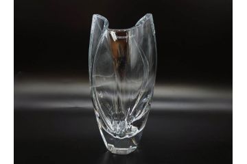 フランス　Baccarat　バカラ　RRigot(リゴット)　高さ 約27cm　エレガントな曲線美が美しいフラワーベース(花器、花生け、花瓶、花入れ、フルレッドクリスタルガラス、共箱付き)(R-080090)