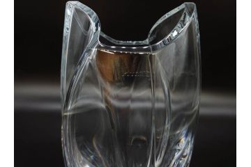 フランス　Baccarat　バカラ　RRigot(リゴット)　高さ 約27cm　エレガントな曲線美が美しいフラワーベース(花器、花生け、花瓶、花入れ、フルレッドクリスタルガラス、共箱付き)(R-080090)