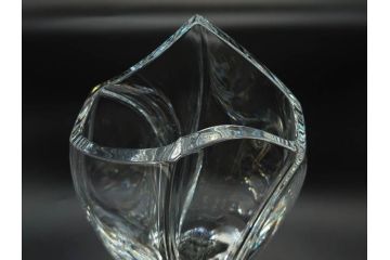 フランス　Baccarat　バカラ　RRigot(リゴット)　高さ 約27cm　エレガントな曲線美が美しいフラワーベース(花器、花生け、花瓶、花入れ、フルレッドクリスタルガラス、共箱付き)(R-080090)