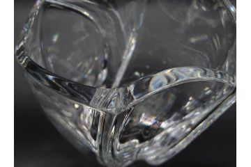 フランス　Baccarat　バカラ　RRigot(リゴット)　高さ 約27cm　エレガントな曲線美が美しいフラワーベース(花器、花生け、花瓶、花入れ、フルレッドクリスタルガラス、共箱付き)(R-080090)
